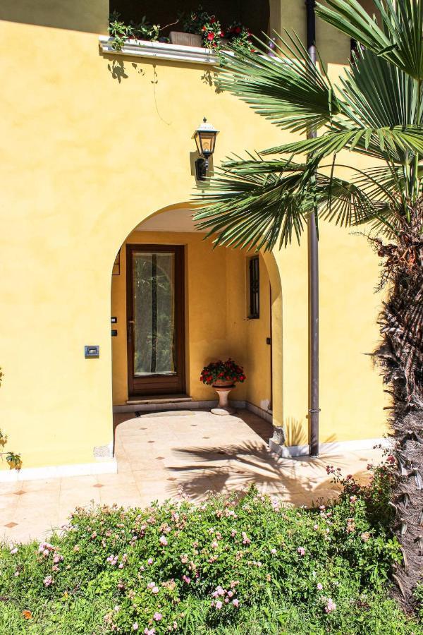 Villa Elena Appartamento In Villa Montinelle Luaran gambar
